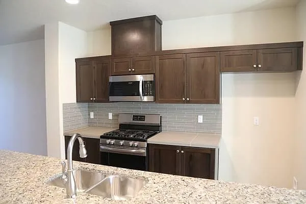3 bed, 3.5 bath, 1600 sqft, $2,395 — Photo 4