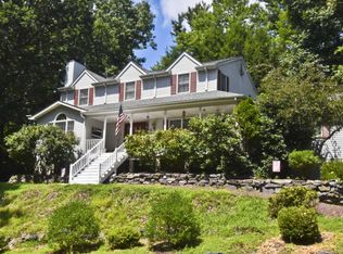 947 Summit Dr, Stroudsburg, PA
