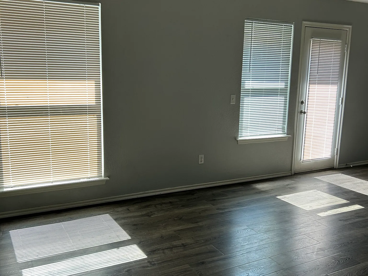 3 bed, 1246 sqft, $1,300 — Photo 2