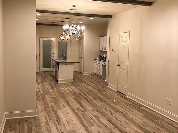 3rd image of 106 Appleoak Ave