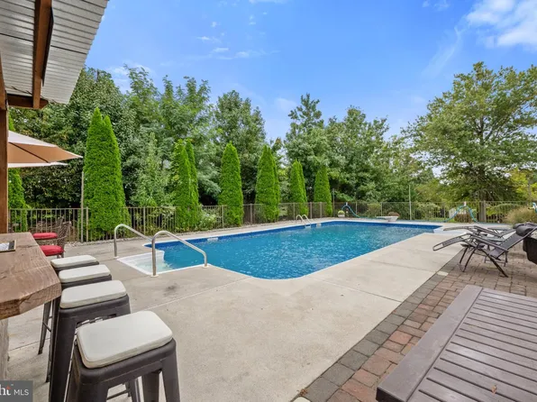 5 Orchard Dr, Mullica Hill, NJ 08062