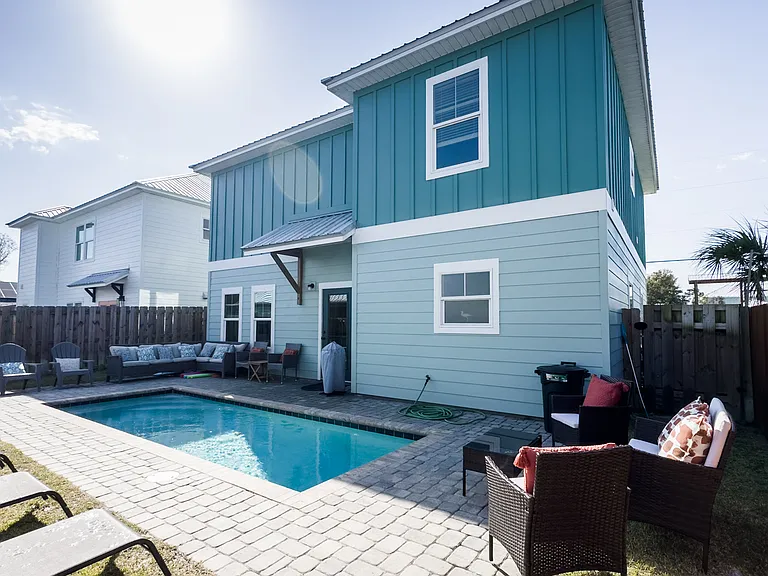 22524 Lakeview Dr — Photo 2