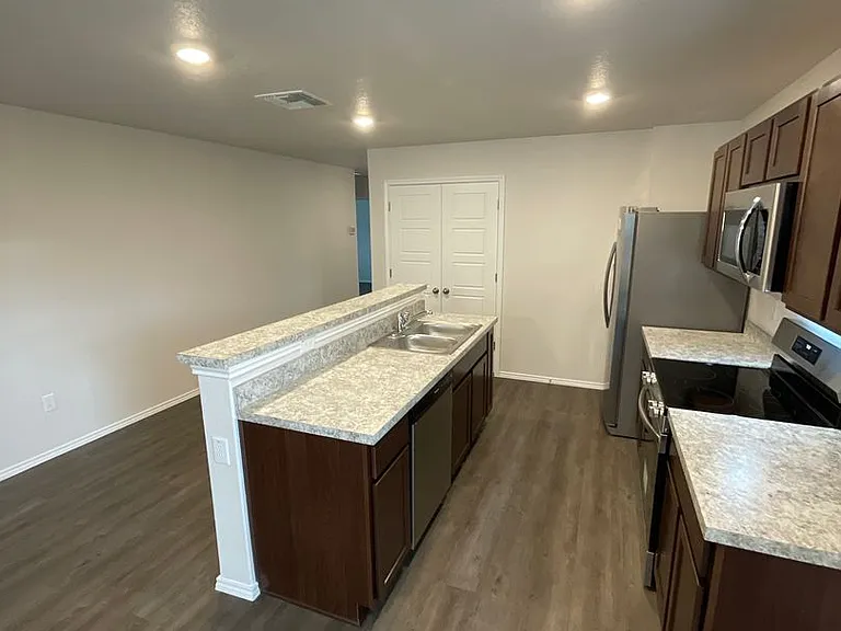 4222 Legend Hts — Photo 11