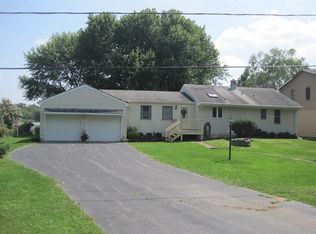 28151 W Fox River Rd, Cary, IL 60013