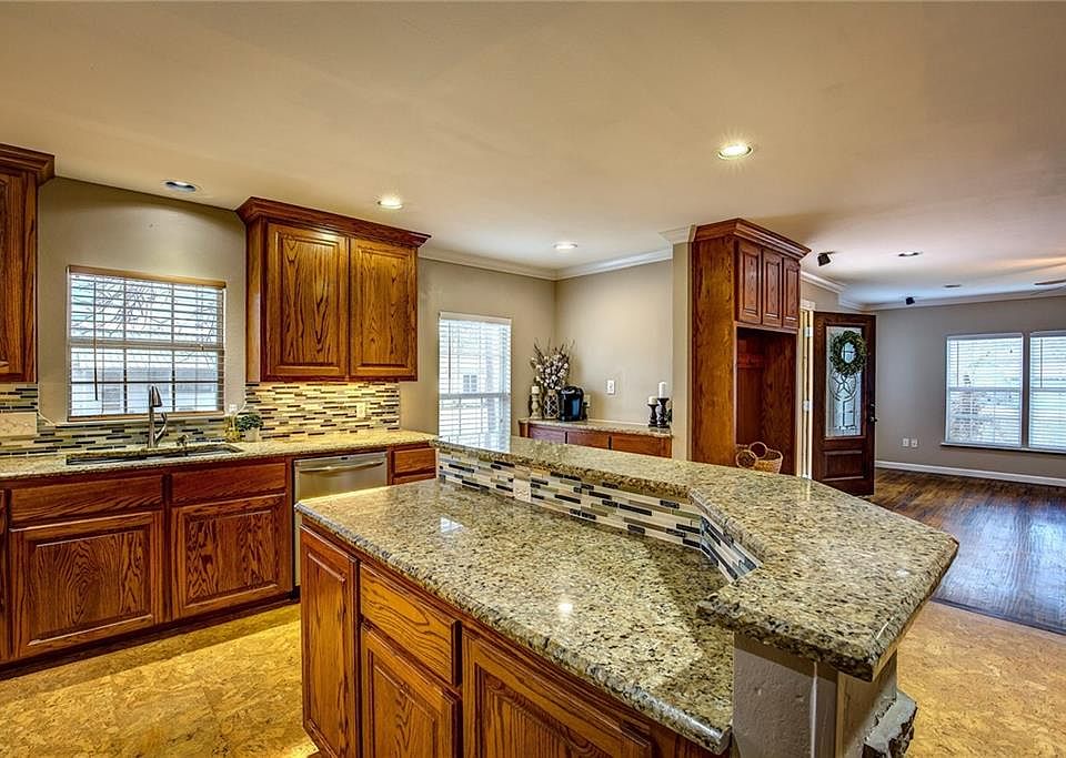 1st image of 2609 Horne Cir