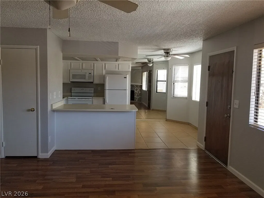 2 bed, 2.0 bath, 912 sqft, $1,280 — Photo 4