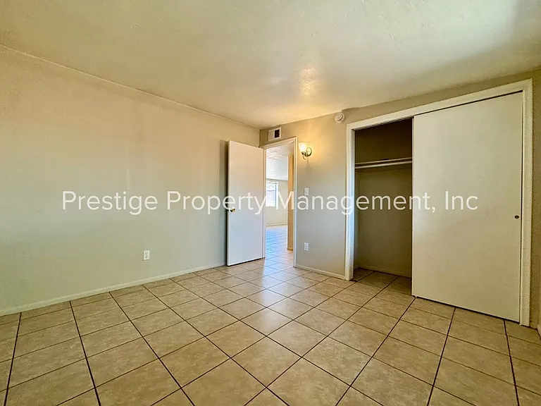2302-2312 N Ralph Ave — Photo 12
