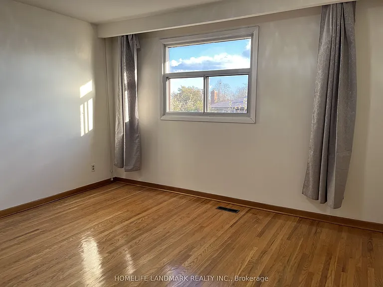 31 Pawnee Ave #UPPER — Photo 17