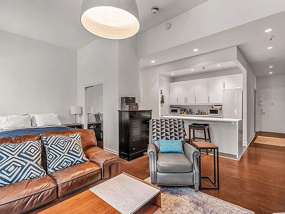 5th image of 136 23rd St Unit 2D