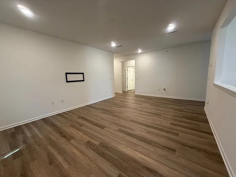80 Silverthorn St — Photo 11