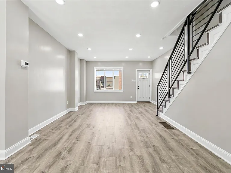 3027 Agate St — Photo 5