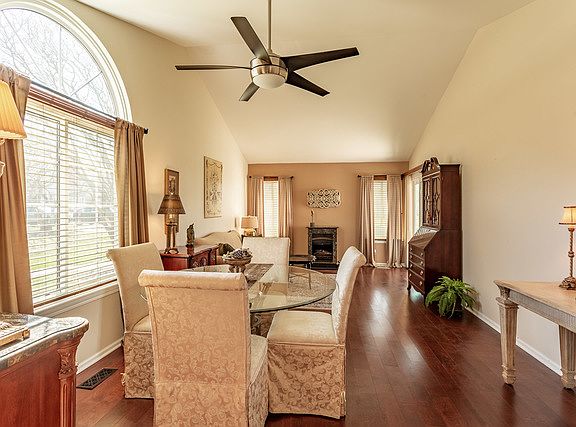 3rd image of 140 Winchester Dr #6A