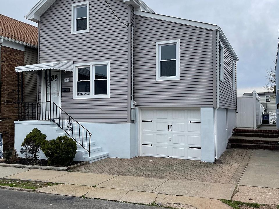 1st image of 257 Van Buren St