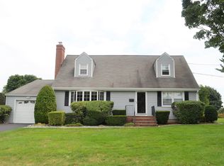 14 Fountain Dr, Valhalla, NY 10595