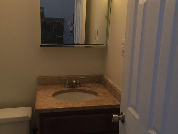 4th image of 1015 Salisbury Ct