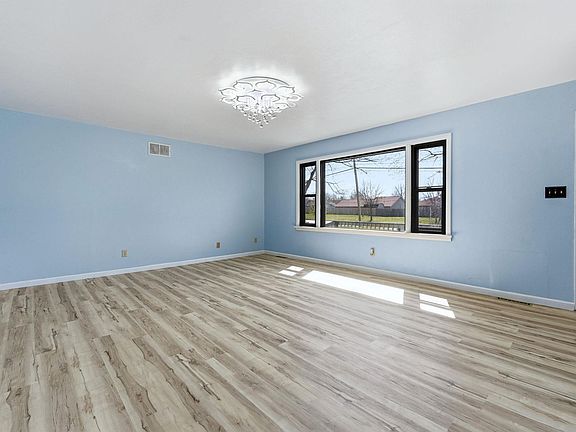 5th image of 3007 E Tillman Rd