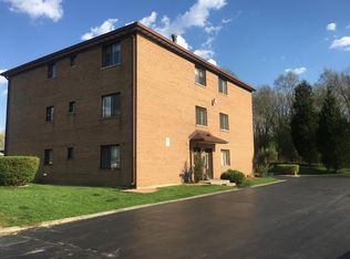 605 W 65th St APT 1, Westmont, IL 60559