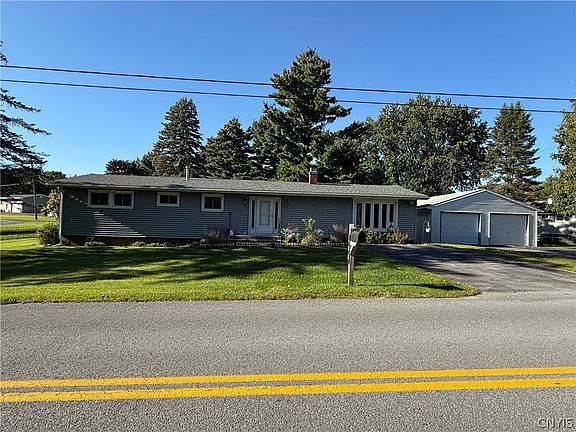 3rd image of 106 Howe St