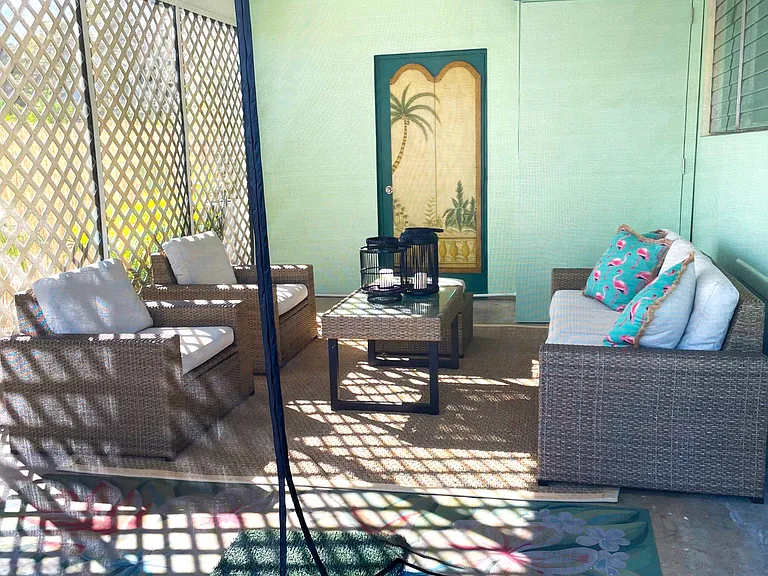 Enjoy the screened-in lanai!