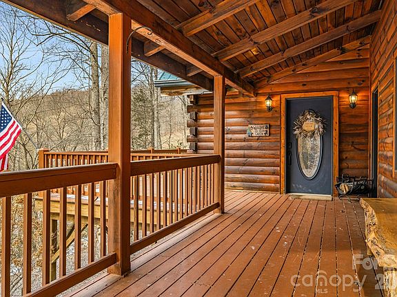 3rd image of 131 Trillium Glen Dr