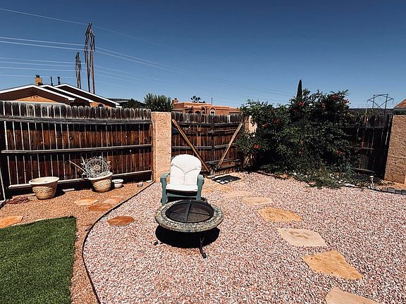 5th image of 7515 Corte Plateada NW