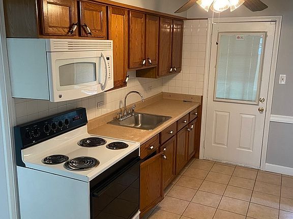 3rd image of 9200 S Spaulding Ave #4B