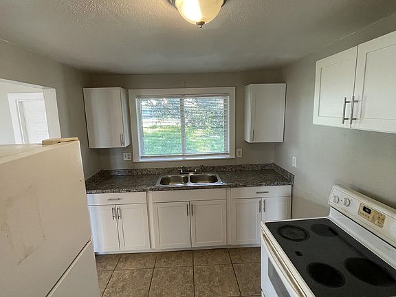 3rd image of 1631 Palmetto Ave