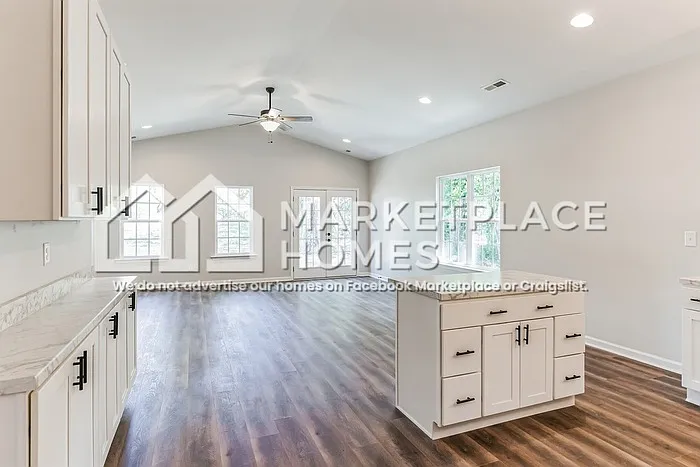 1612 College St SE — Photo 13