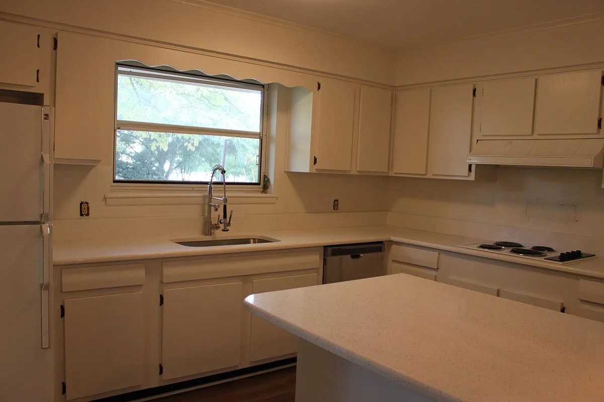 3 bed, 1820 sqft, $5,700 — Photo 4