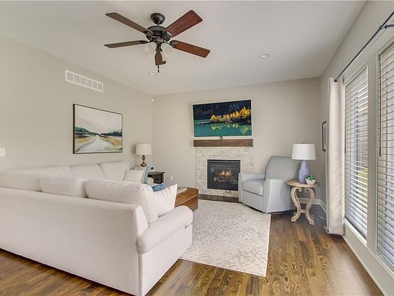 5th image of 1315 NW Hickorywood Ct