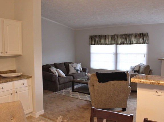 5th image of 443 Saddlebrook Dr