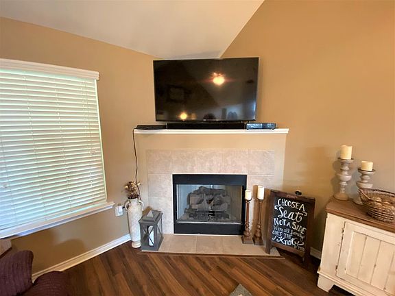5th image of 212 Willow Brook Dr