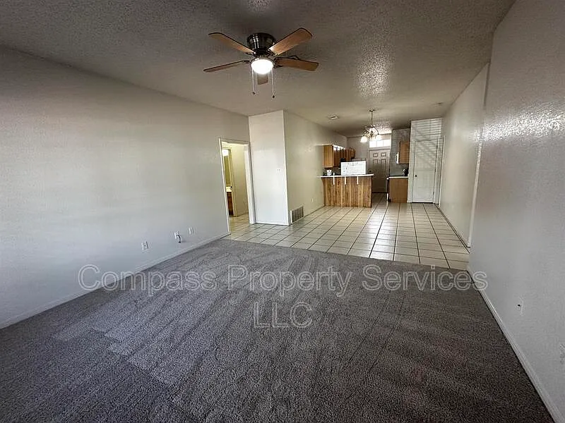 4 bed, 4.0 bath, 1680 sqft, $2,000 — Photo 2