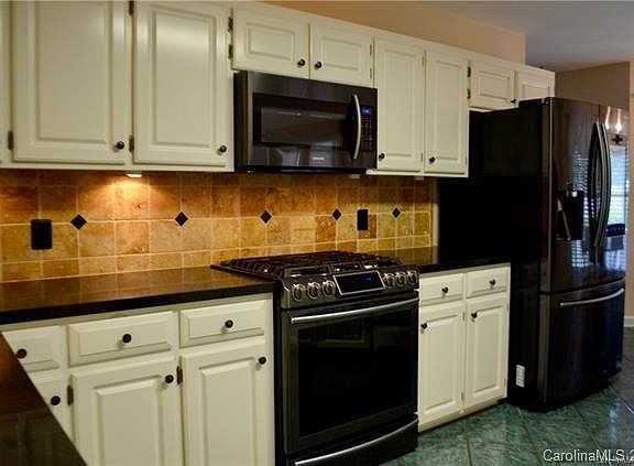 3rd image of 316 Gaston Ct