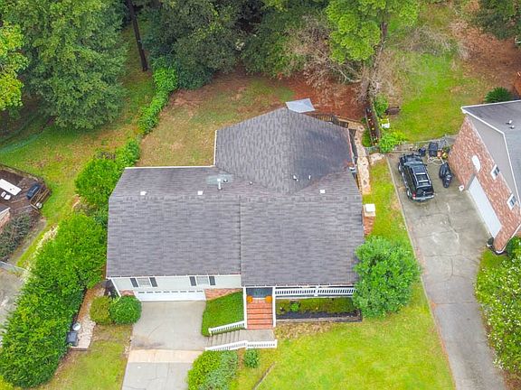 3rd image of 794 Greenwood Dr
