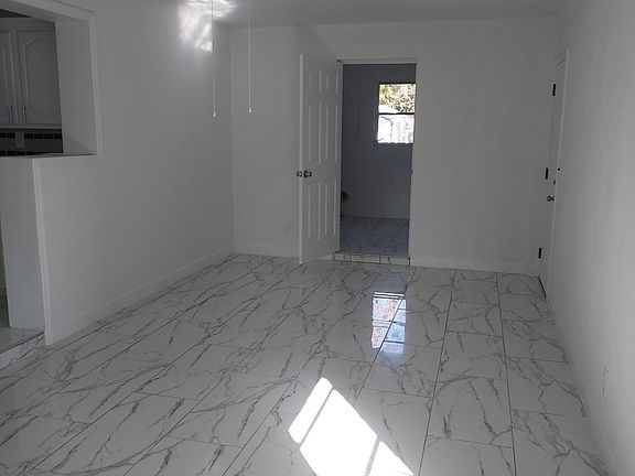 2nd image of 608 Doris Pl