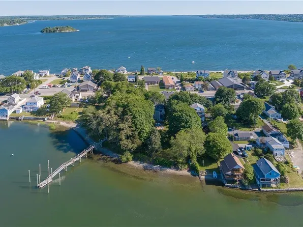 576 Park Ave, Portsmouth, RI 02871