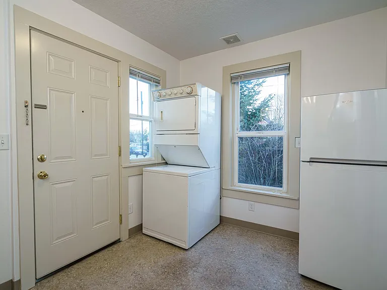2703 E 8th St #1 — Photo 9