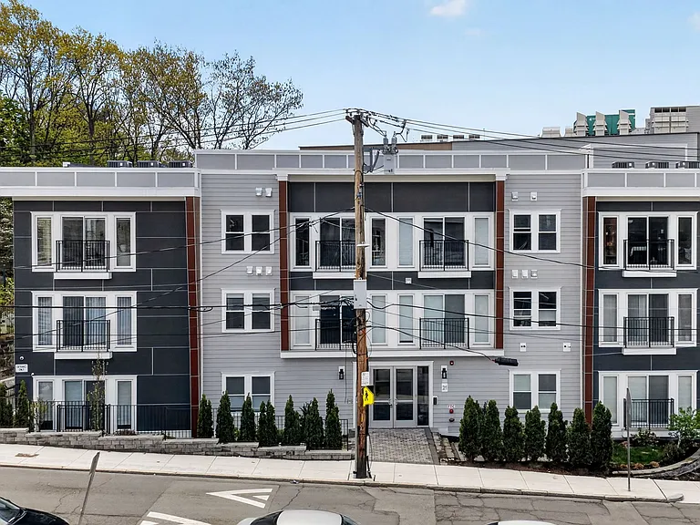 21 Glen Rd #13 — Photo 2