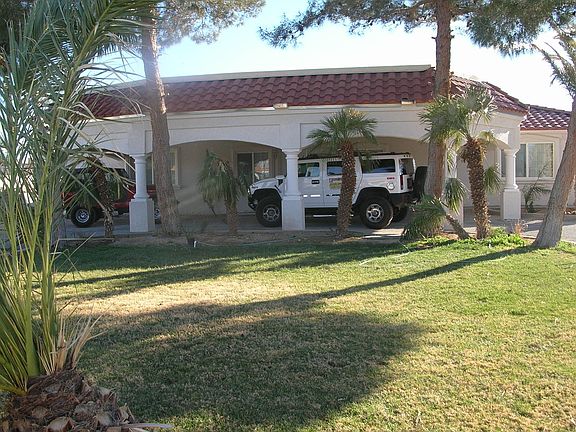 1 Acre to enjoy with large master suites.