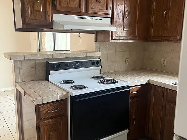 909 Castle Heights Dr #B — Photo 6
