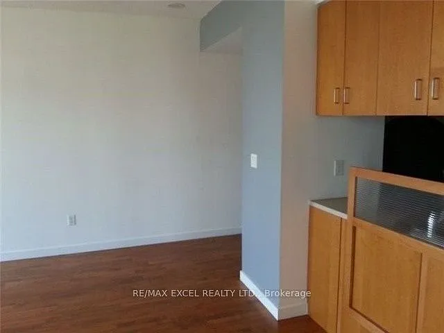 285 Mutual St — Photo 4