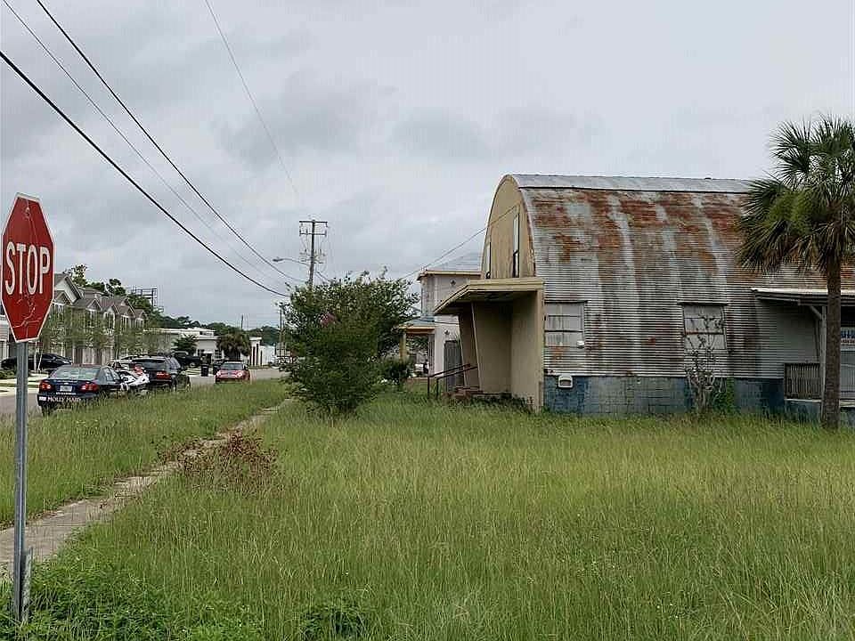 2nd image of 118 S E St Lot 14