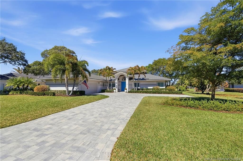 6385 SE Baltusrol Ter