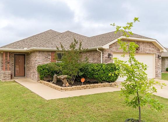 2nd image of 2601 Cherry Hills Ln