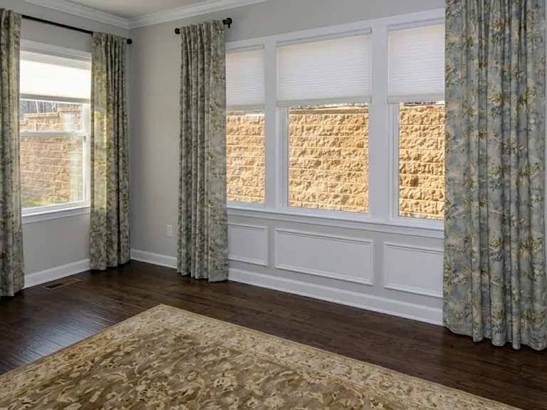 4455 Avondale Ln — Photo 2
