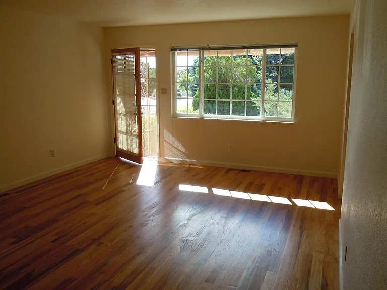 1800 Vassar Dr NE #D — Photo 11