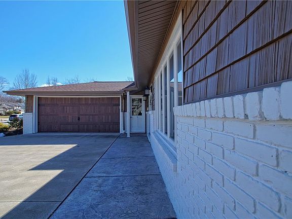 3rd image of 1900 Bromton Dr