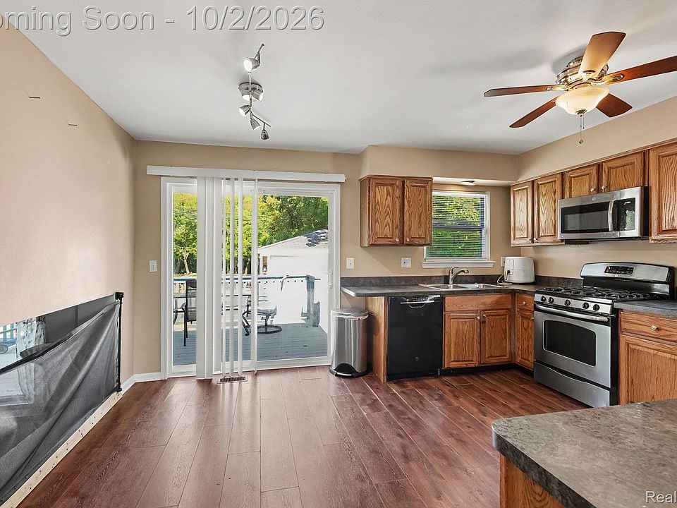 24055 Manila St, photo 8