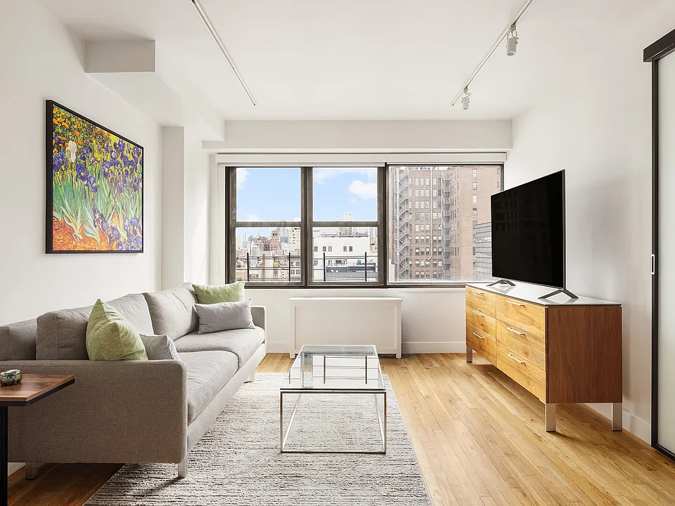7 E 14th St #20C